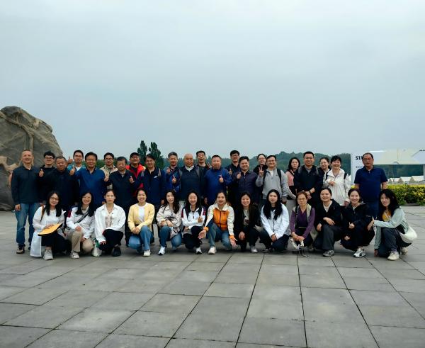 躍動春光，共赴夏至 ——中國農(nóng)墾經(jīng)濟發(fā)展中心組織開展春游暨職工健步走活動